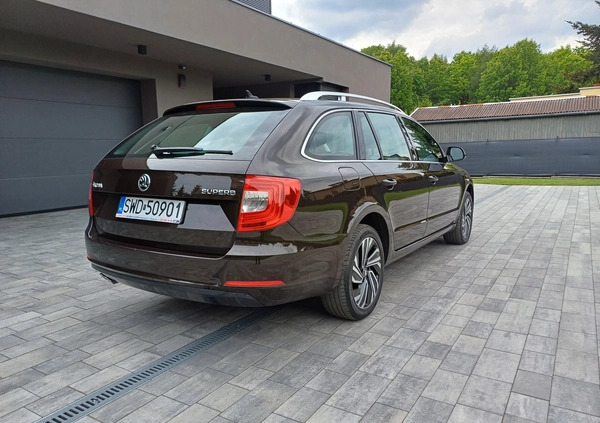 Skoda Superb cena 44900 przebieg: 289000, rok produkcji 2015 z Radom małe 67